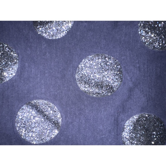 5/$10 OSHKOSH Navy blue t-shirt with sparkly polka dots 24 months - Picture 4 of 4